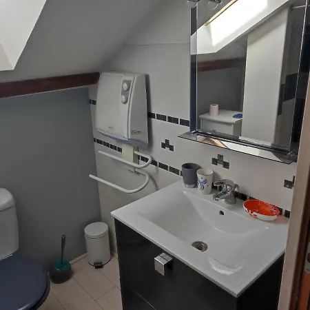 Naturiste Konukevi Ville-sur-Yron